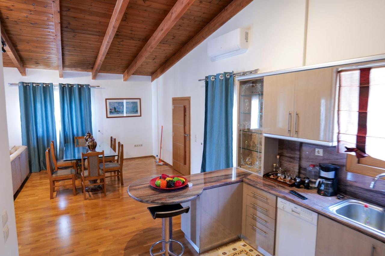 Bed and Breakfast Royal 1967 à Himarë Extérieur photo