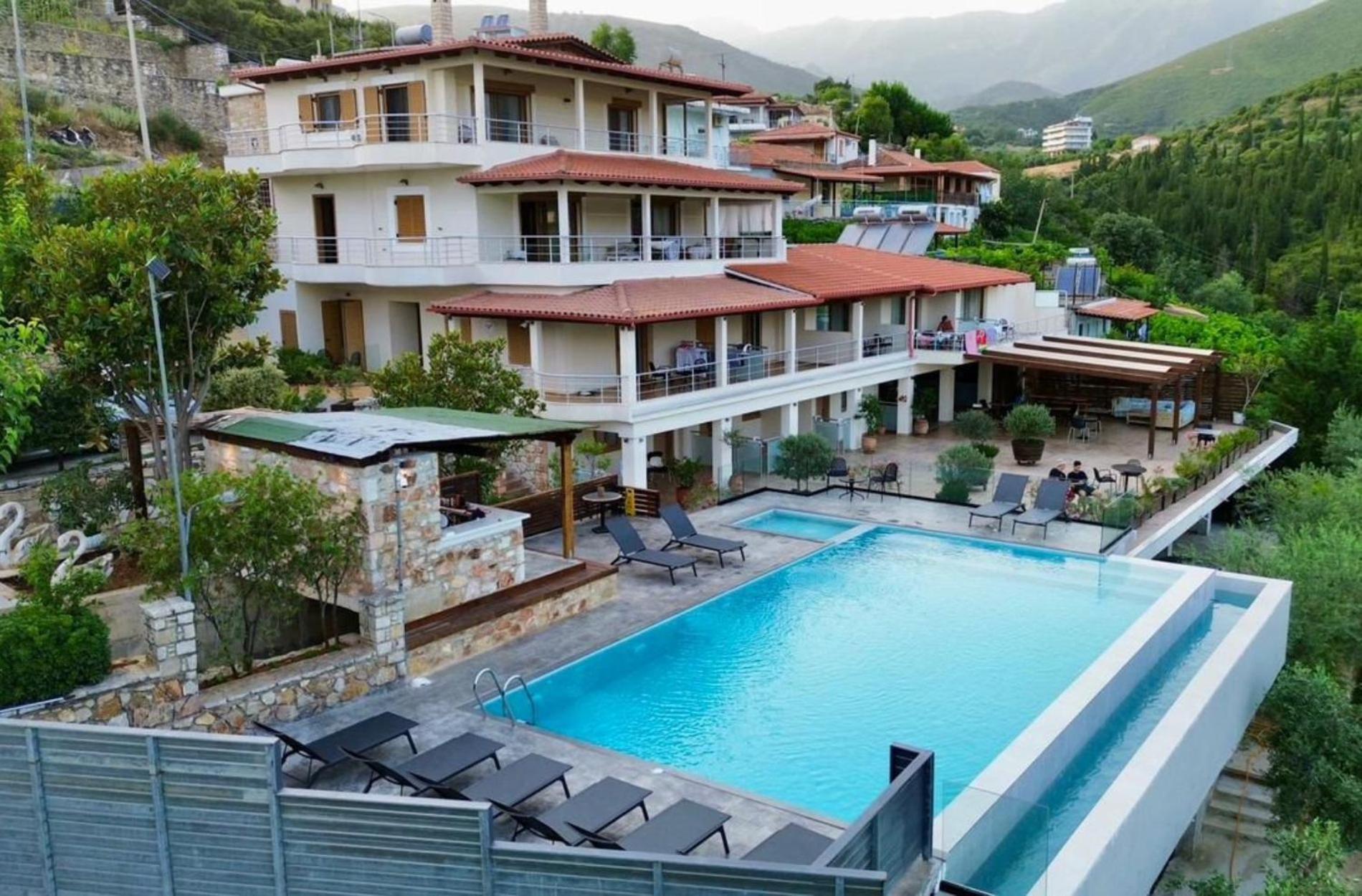 Bed and Breakfast Royal 1967 à Himarë Extérieur photo